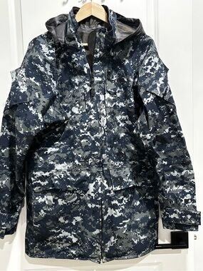 US Navy Men's Military-Style Digital Camo Field Jacket - Navy/Gray